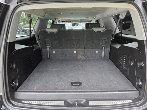 Used 2019 Chevrolet Suburban LT RWD image 17