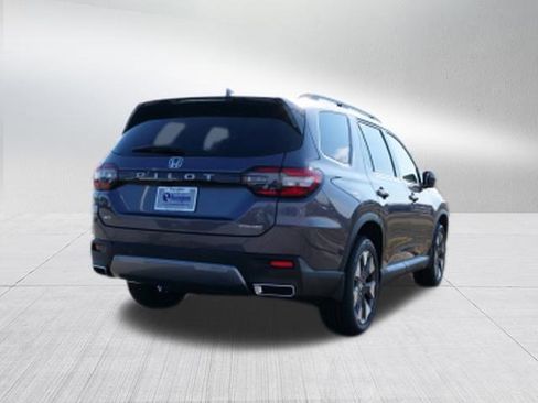 New 2026 Honda Pilot Touring image 3