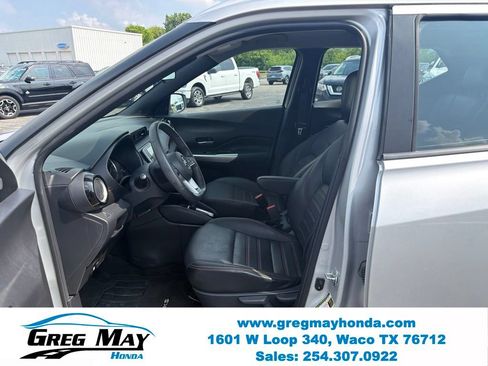Used 2019 Nissan Kicks SR w/ SR Premium Package FWD image 10