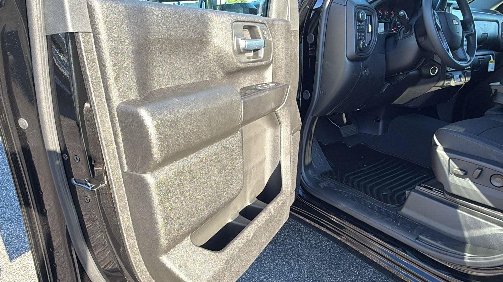 New 2026 Chevrolet Silverado 2500 Custom w/ Custom Value Package AWD/4WD image 15