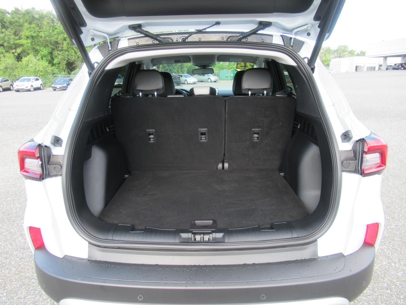 Used 2025 Ford Escape Platinum w/ Premium Technology Package AWD/4WD image 37