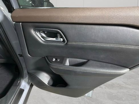 Used 2022 Nissan Rogue Platinum w/ Head-Up Display Package image 32