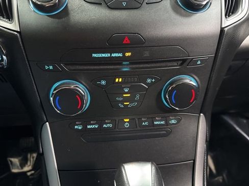 Used 2018 Ford Edge SEL image 18