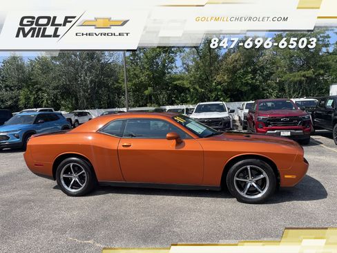 Used 2011 Dodge Challenger RWD image 4