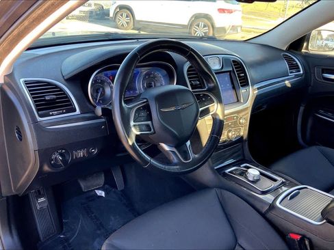 Used 2021 Chrysler 300 Touring image 17