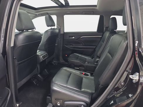 Used 2016 Toyota Highlander Limited Platinum AWD/4WD image 12