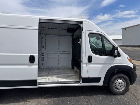 Used 2025 RAM ProMaster 2500 w/ Convenience Group FWD image 8