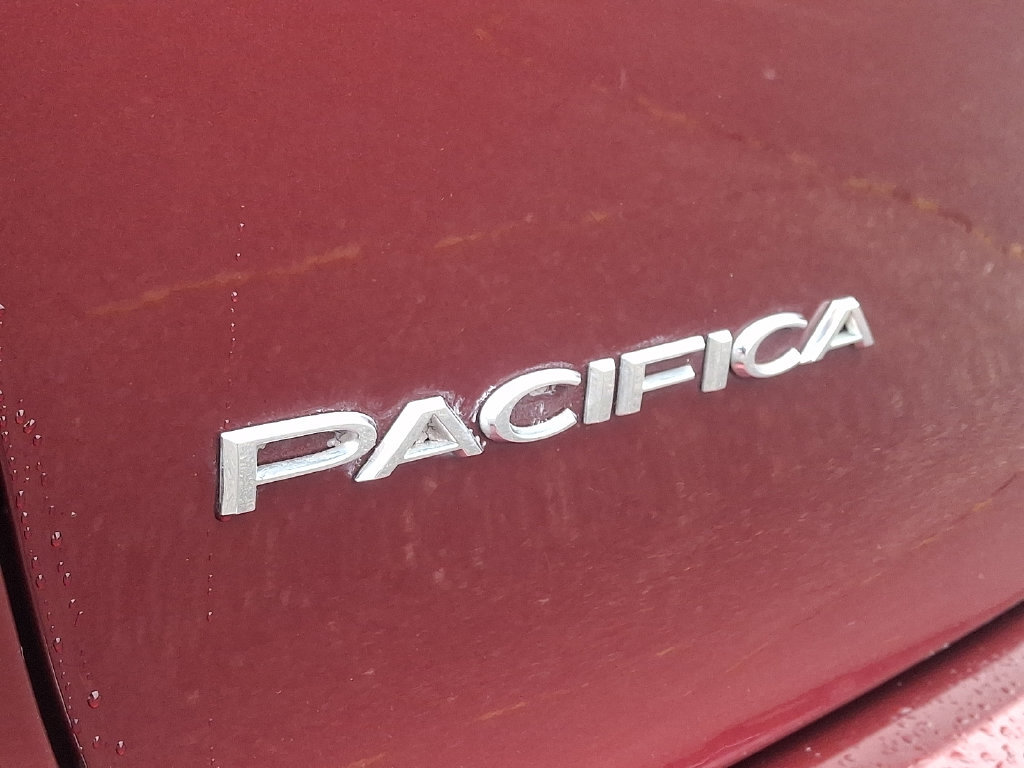 Used 2021 Chrysler Pacifica Touring-L FWD image 30