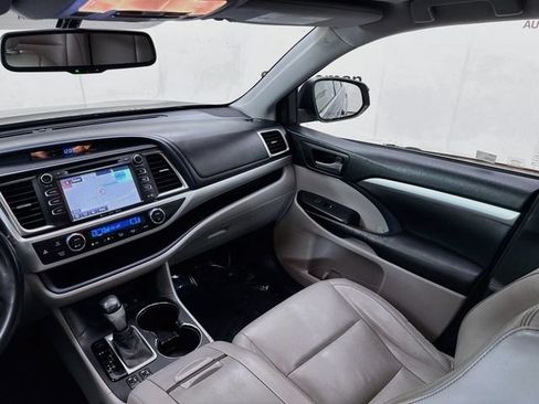 Used 2016 Toyota Highlander XLE AWD/4WD image 24