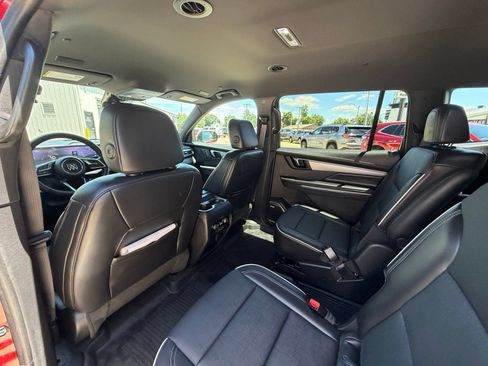 Used 2025 Buick Enclave Preferred w/ Power Package AWD/4WD image 24