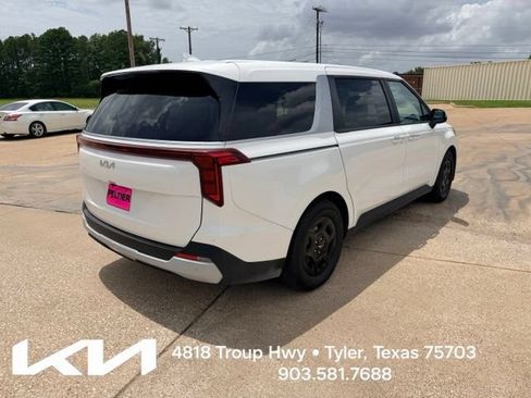 Used 2025 Kia Carnival FWD image 10