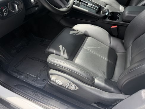 Certified 2023 Porsche Macan AWD/4WD image 14