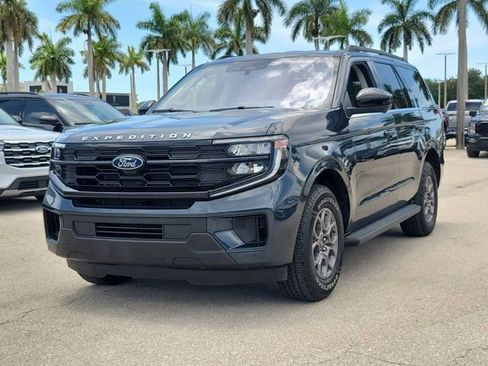Certified 2025 Ford Expedition Active RWD image 3