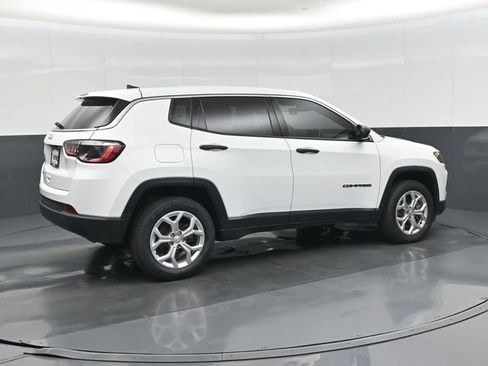 Used 2025 Jeep Compass Sport AWD/4WD image 3