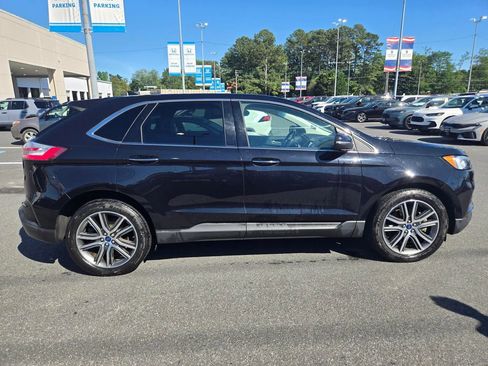 Used 2019 Ford Edge Titanium w/ Cold Weather Package AWD/4WD image 4