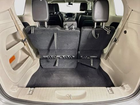 Used 2024 Chrysler Pacifica Touring-L FWD image 24