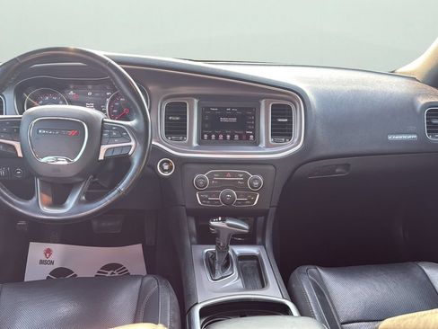 Used 2019 Dodge Charger SXT w/ Leather Interior Group RWD image 17