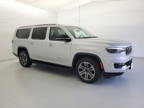 Used 2024 Jeep Wagoneer L Series II w/ Flexible Seating Group image 4