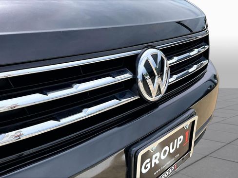 Used 2018 Volkswagen Tiguan S FWD image 28
