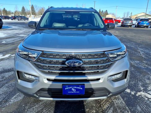 Used 2024 Ford Explorer XLT w/ Equipment Group 202A image 9