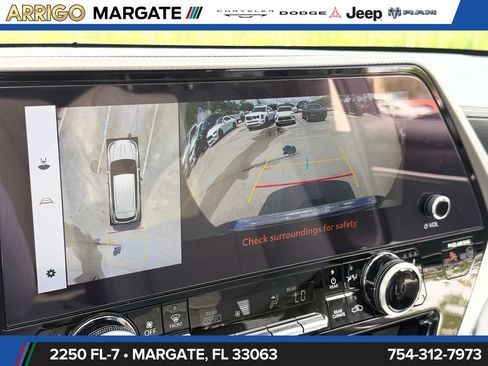 Used 2024 Toyota Highlander Platinum FWD image 27