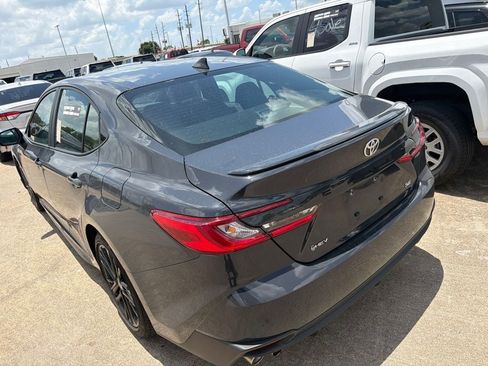 Used 2025 Toyota Camry SE FWD image 4