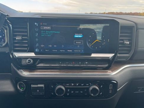 Used 2024 Chevrolet Silverado 2500 LT w/ Convenience Package image 29