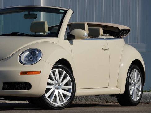 Used 2008 Volkswagen Beetle SE FWD image 37