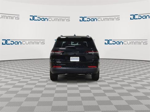 New 2025 Jeep Grand Cherokee L Laredo image 7