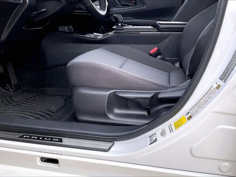 Used 2024 Toyota Prius LE image 35