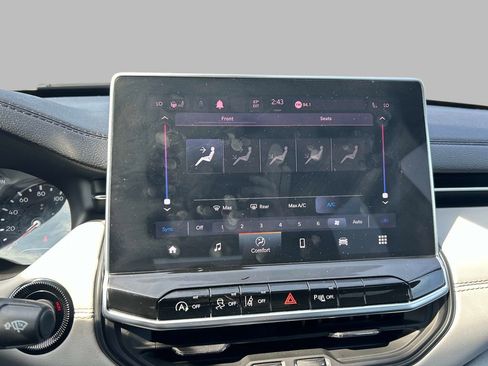 Used 2023 Jeep Compass Limited w/ Sun and Sound Group AWD/4WD image 28