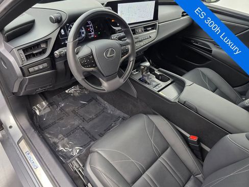 Used 2025 Lexus ES 300h w/ Technology Package FWD image 10
