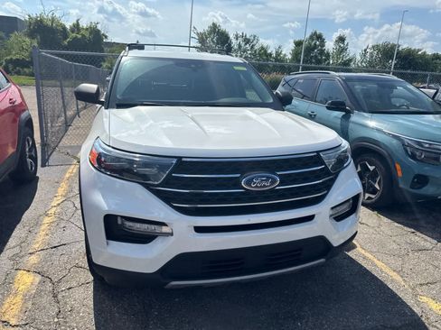 Used 2023 Ford Explorer XLT w/ Equipment Group 202A AWD/4WD image 5
