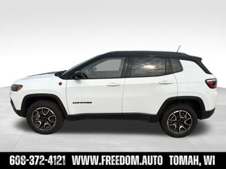 Used 2025 Jeep Compass Trailhawk AWD/4WD video 3