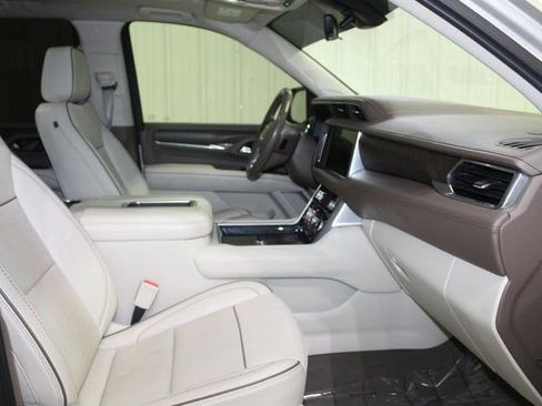 Used 2021 GMC Yukon Denali w/ Denali Premium Package image 13