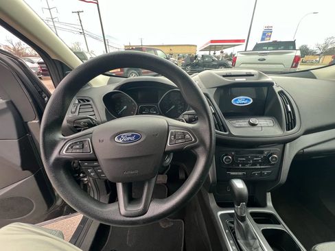 Used 2017 Ford Escape SE w/ Equipment Group 201A FWD image 10