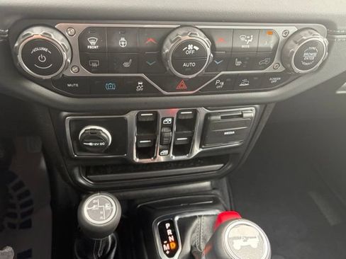Used 2024 Jeep Wrangler Unlimited Sahara w/ Technology Group AWD/4WD image 23