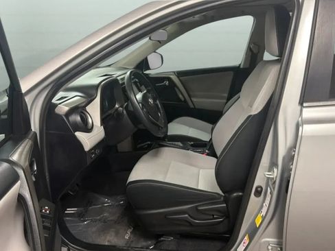 Used 2018 Toyota RAV4 XLE FWD image 21