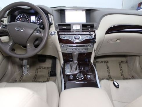 Used 2012 INFINITI M56 image 2