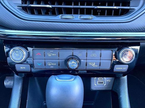 New 2026 Jeep Compass Latitude AWD/4WD image 27