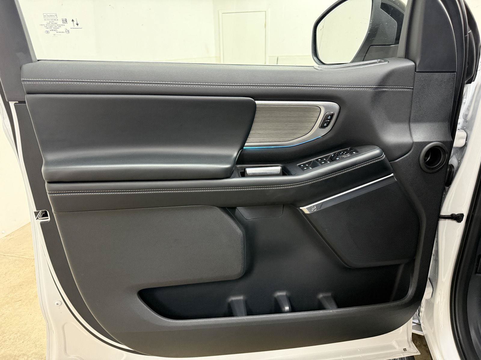 Used 2025 Ford Expedition Max Platinum AWD/4WD image 15