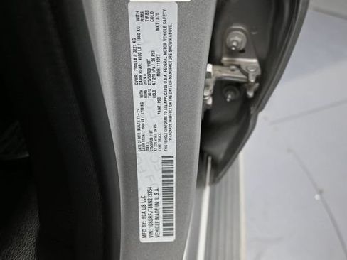 Used 2022 RAM 1500 Laramie AWD/4WD image 19