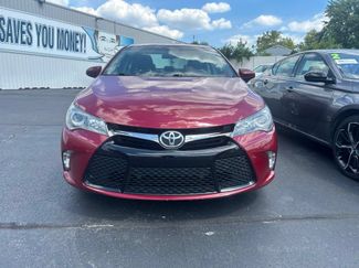 Used 2015 Toyota Camry SE w/ Moonroof Package FWD video 2
