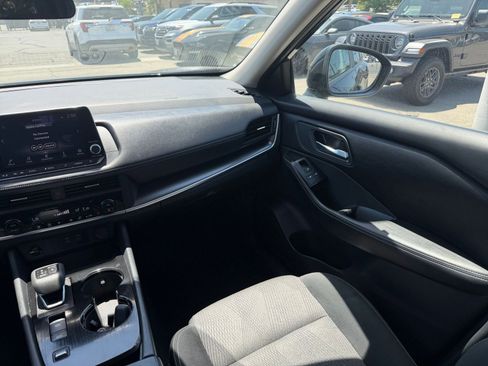 Used 2025 Nissan Rogue SV FWD image 37