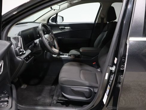 Used 2024 Kia Sportage LX image 9
