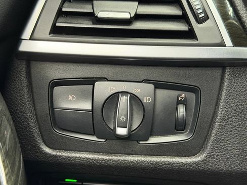 Used 2018 BMW 320i Sedan RWD image 30