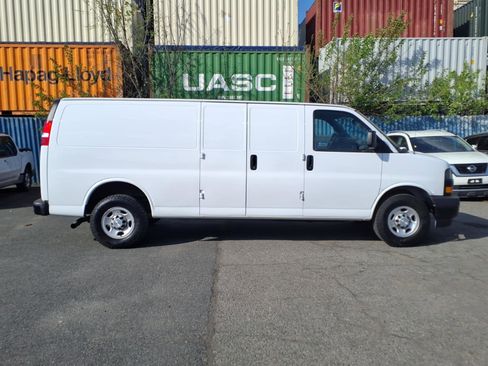 Used 2018 Chevrolet Express 2500 Extended w/ Driver Convenience Package RWD image 7