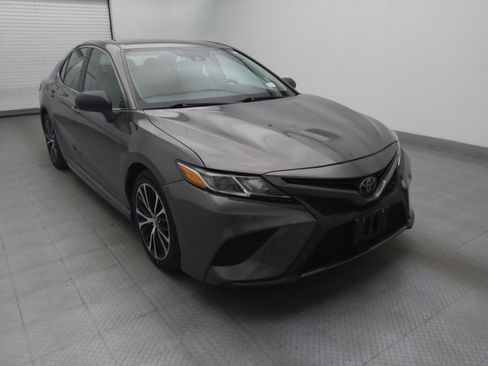Used 2019 Toyota Camry SE FWD image 13
