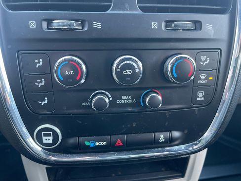 Used 2018 Dodge Grand Caravan SXT w/ Rear Park Assist Package image 15