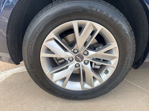 Used 2022 Genesis GV70 2.5T AWD/4WD image 6
